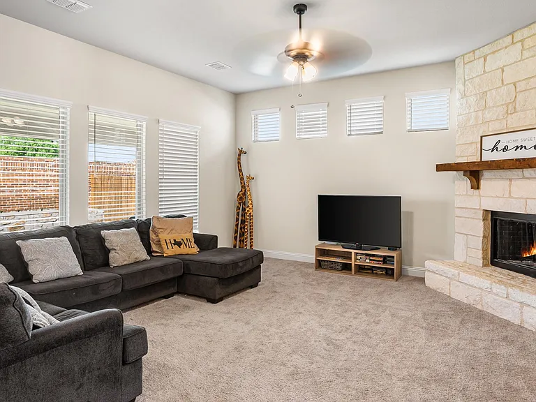 1514 Nighthawk Ln — Photo 5