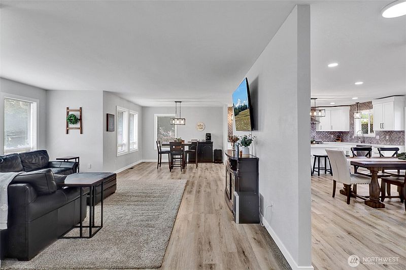 5th image of 1101 Cascade Way