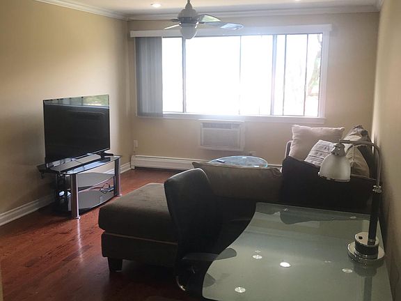 3rd image of 5310 N Chester Ave APT 317