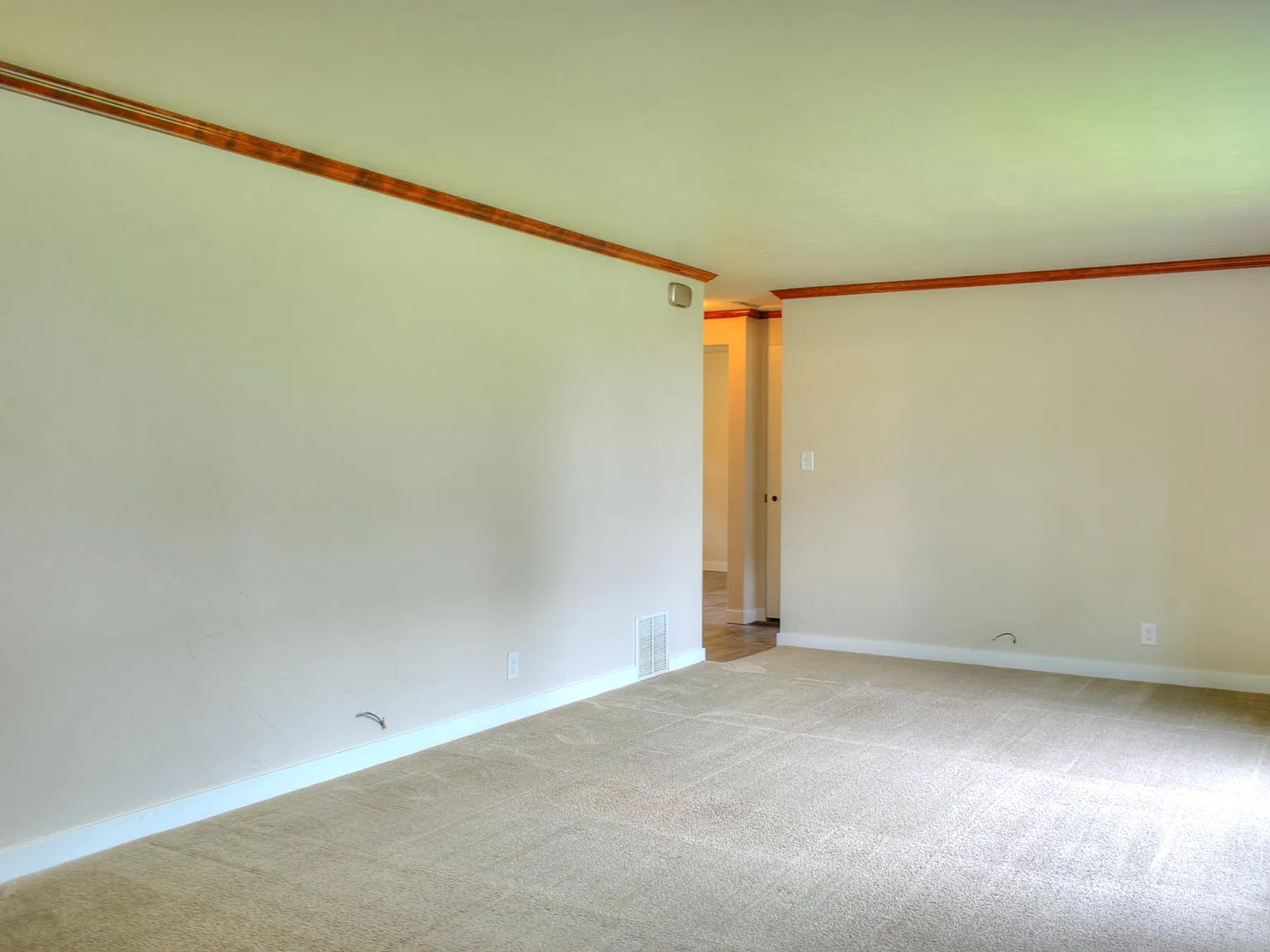 3 bed, 1920 sqft, $2,000 — Photo 3
