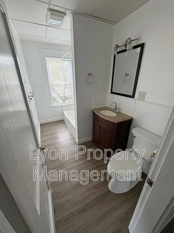 3 bed, 1.0 bath, 1200 sqft, $1,600 — Photo 3