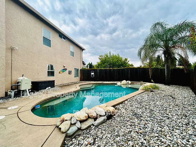 523 Cascade Dr — Photo 31