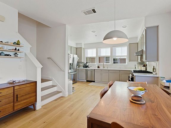 3rd image of 2222 Beech Cir