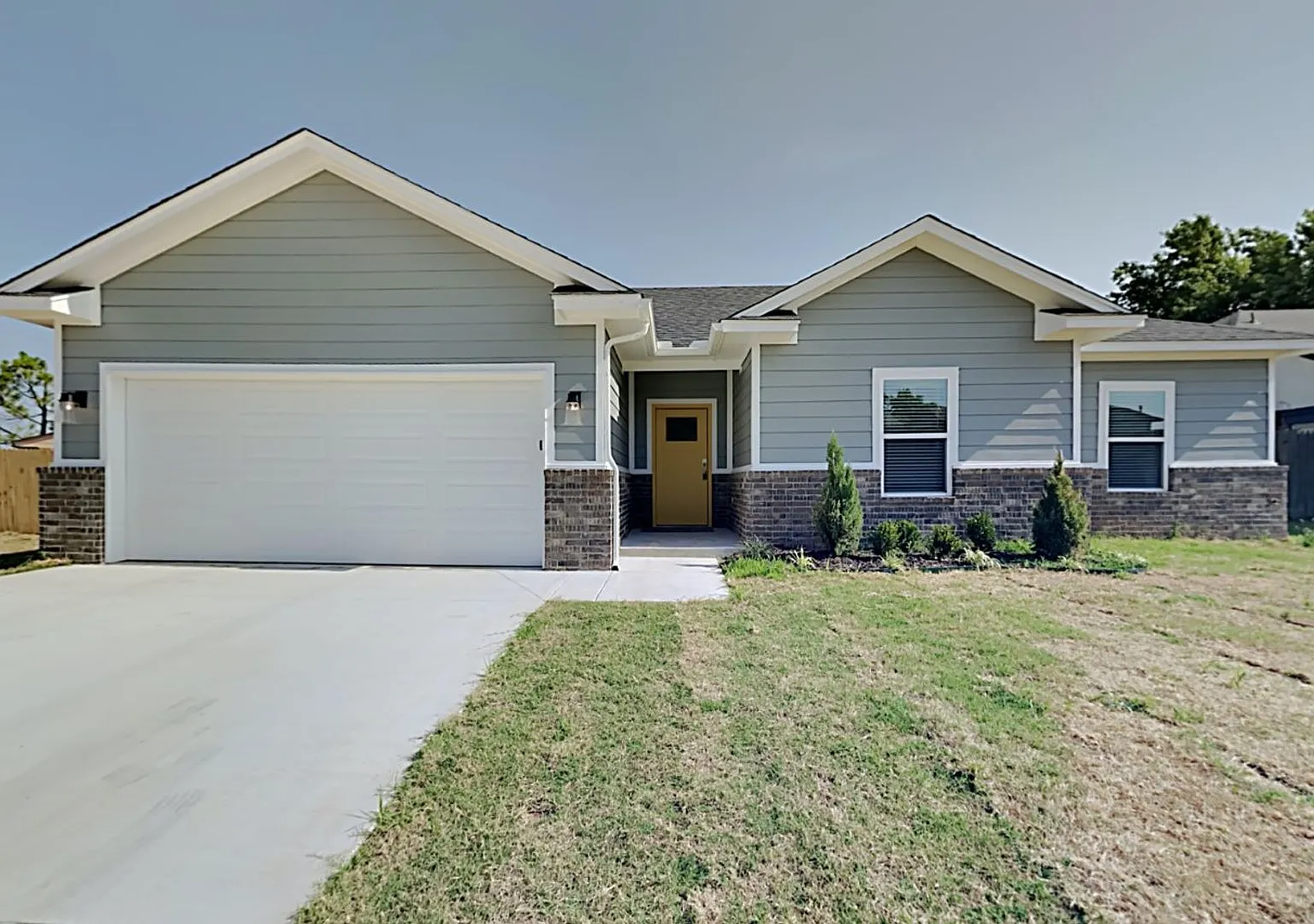 3 Bedroom 2 bathroom 2 Car Garage Home on Corner Lot in NW OKC — Photo 1