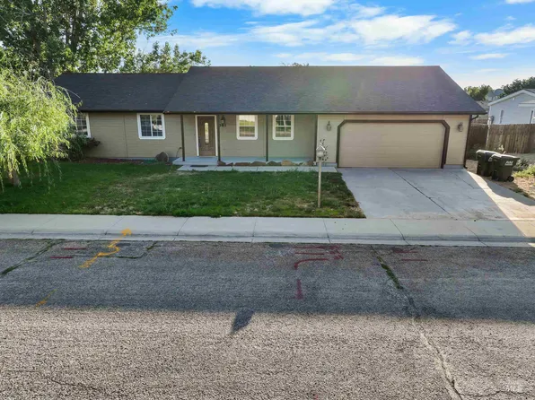 381 S Hayward Ave, Kuna, ID 83634