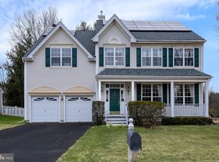 2 Navesink Dr, Pennington, NJ