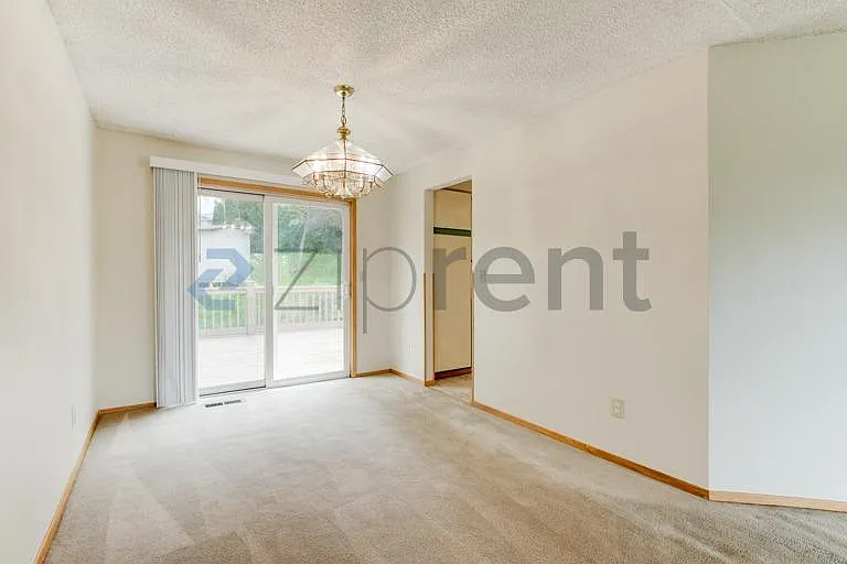 2615 SE 16th St — Photo 4