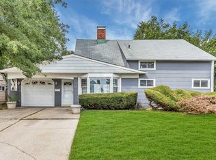 17 Branch Ln, Levittown, NY 11756