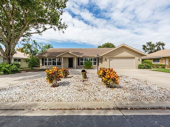 3rd image of 1021 Kings Ct
