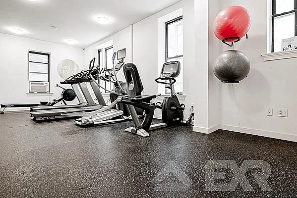 Rented by EXR | media 22