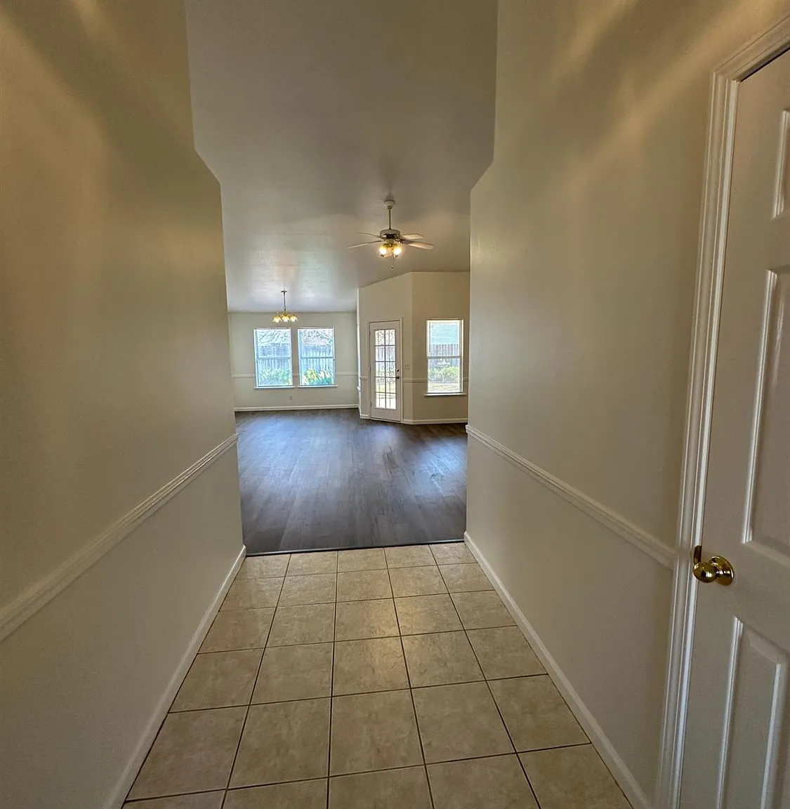 3 bed, 2014 sqft, $2,350 — Photo 2