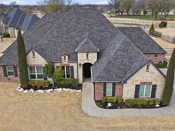 5th image of 6502 N Oakwood Cir