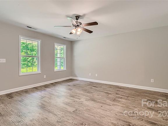 2nd image of 600 Grants Crossing Ln