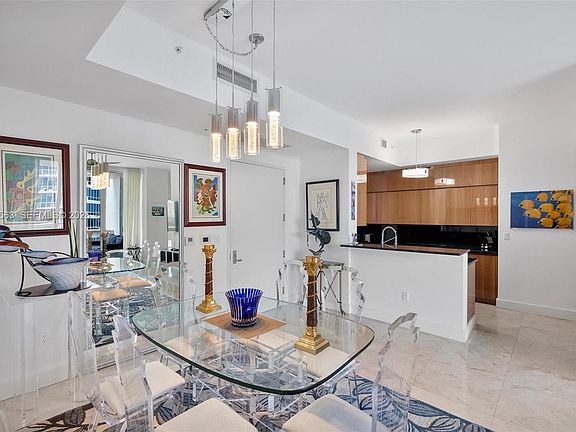 4th image of 50 S Pointe Dr APT 704