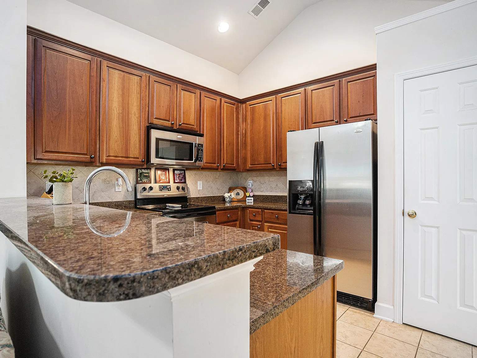 4 bed, 1900 sqft, $2,195 — Photo 4