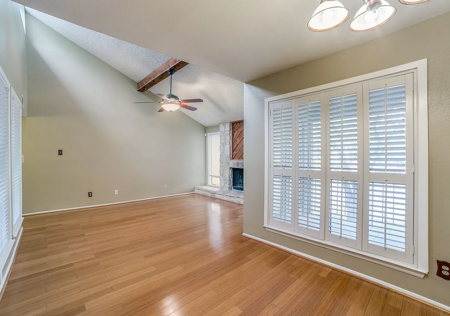2 Bedroom/2 Bath Woodmont Townhomes — Photo 3