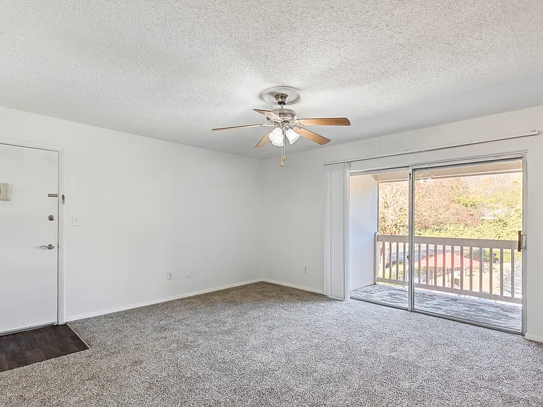 Fairway Club Apartments — Photo 40