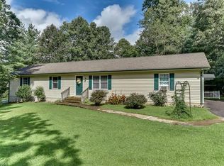 29 Bearwallow Rd, Hendersonville, NC 28792
