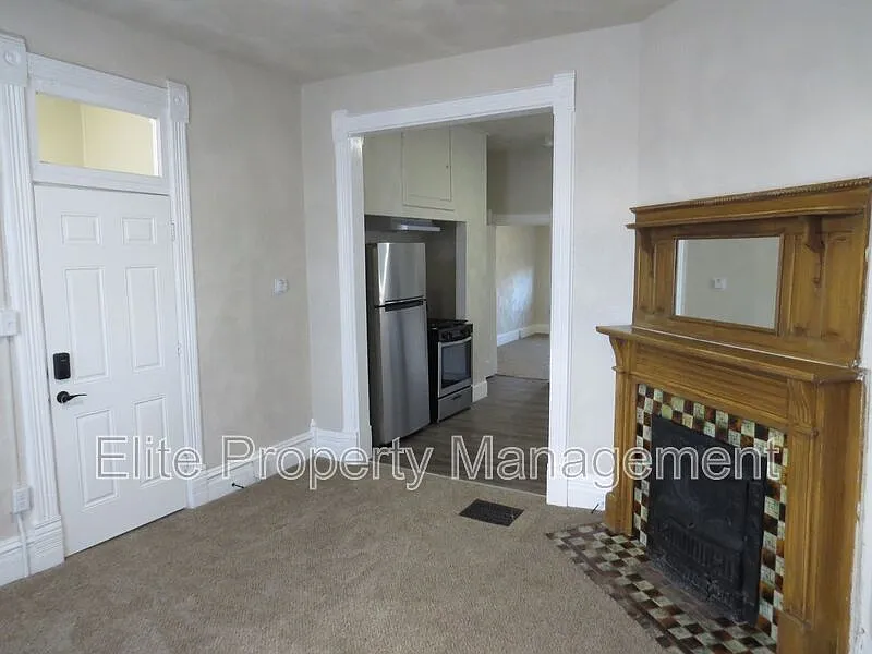 1 bed, 1.0 bath, $895 — Photo 3