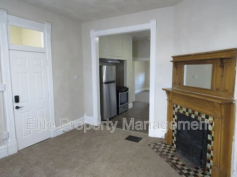 713 W 10th St #1 — Photo 3