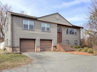 2 Parkway Dr, Pine Brook, NJ 07058