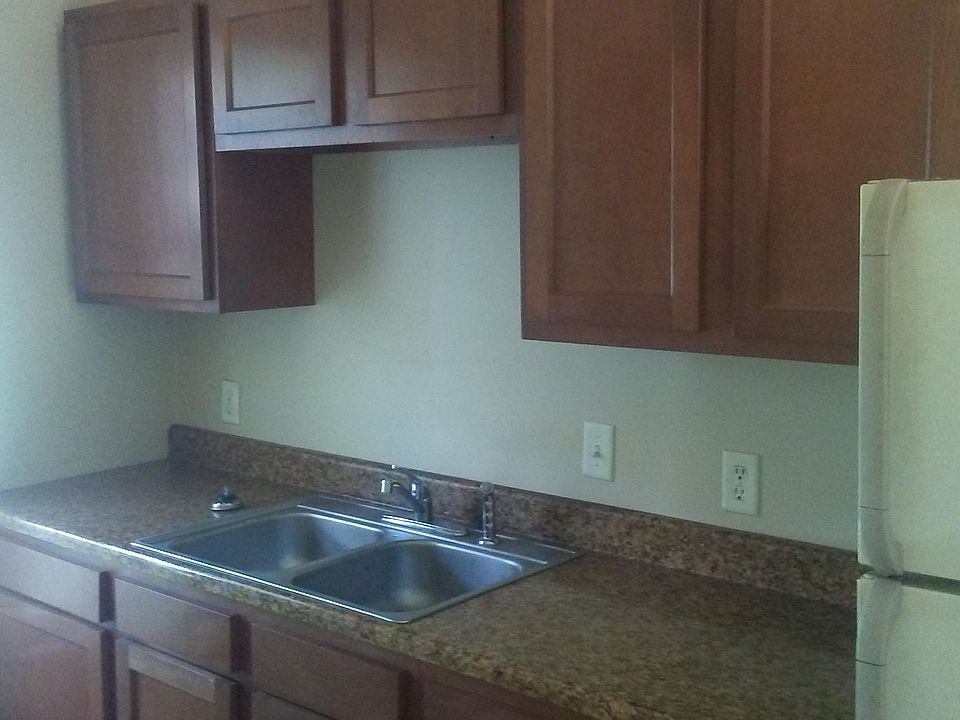 2nd image of 815 Hart St