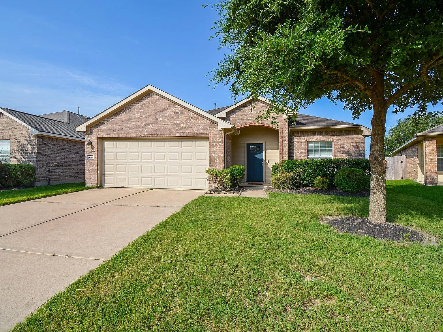 3 bed, 2.0 bath, 1652 sqft, $2,400 — Photo 1