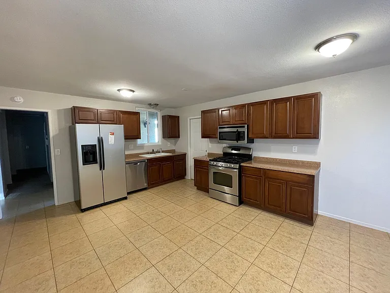 3952 Shenandoah Dr — Photo 3