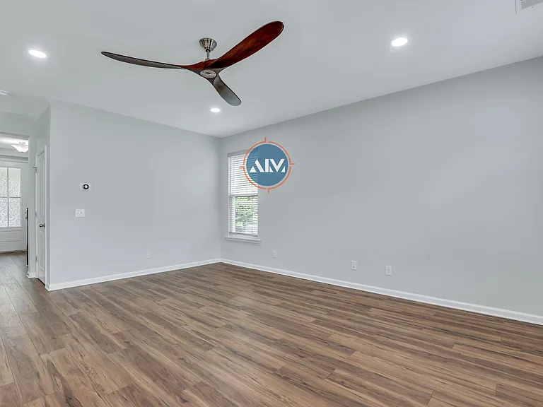 211 Heritage Pkwy — Photo 18