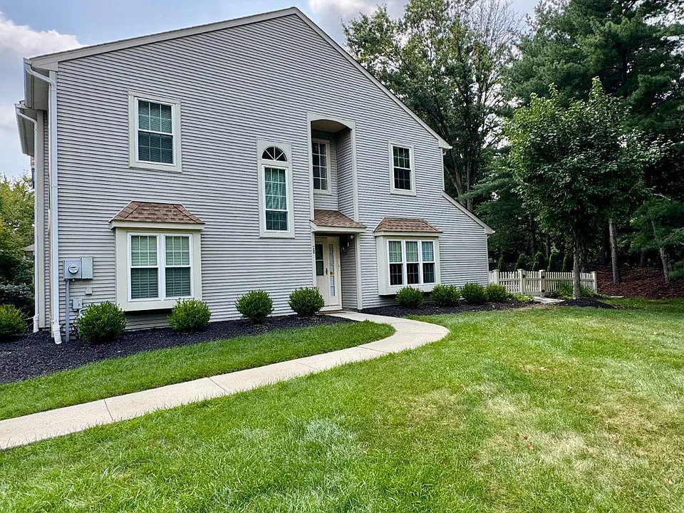 78 Beacon Pl
