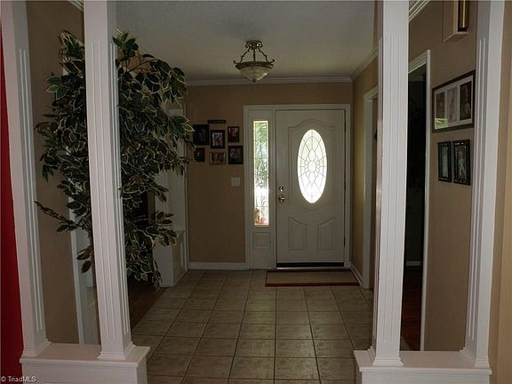 2nd image of 471 Lanier Dr