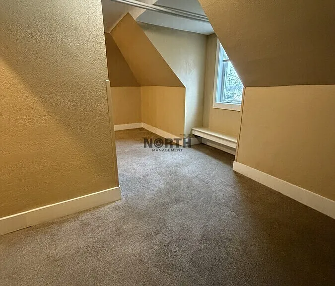 303 6th Ave W #5 — Photo 5