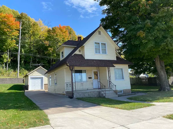 1104 Main St, Savanna, IL 61074