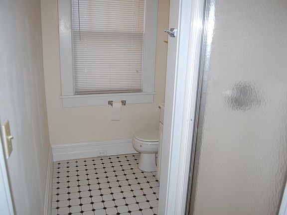 3rd image of 1610 Walker Ave