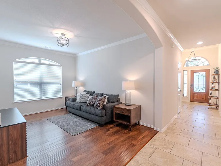 14 Arrowfeather Pl — Photo 6