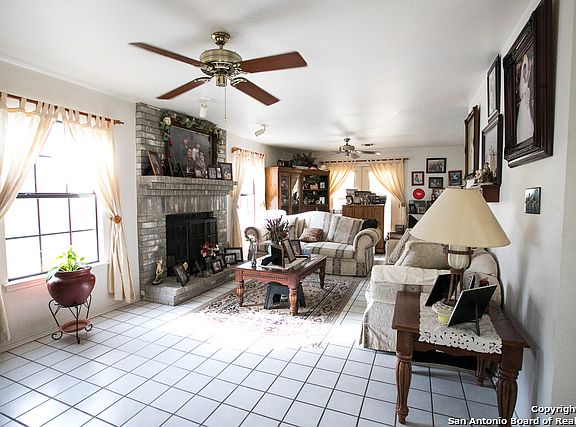 3rd image of 145 Longhorn Ln