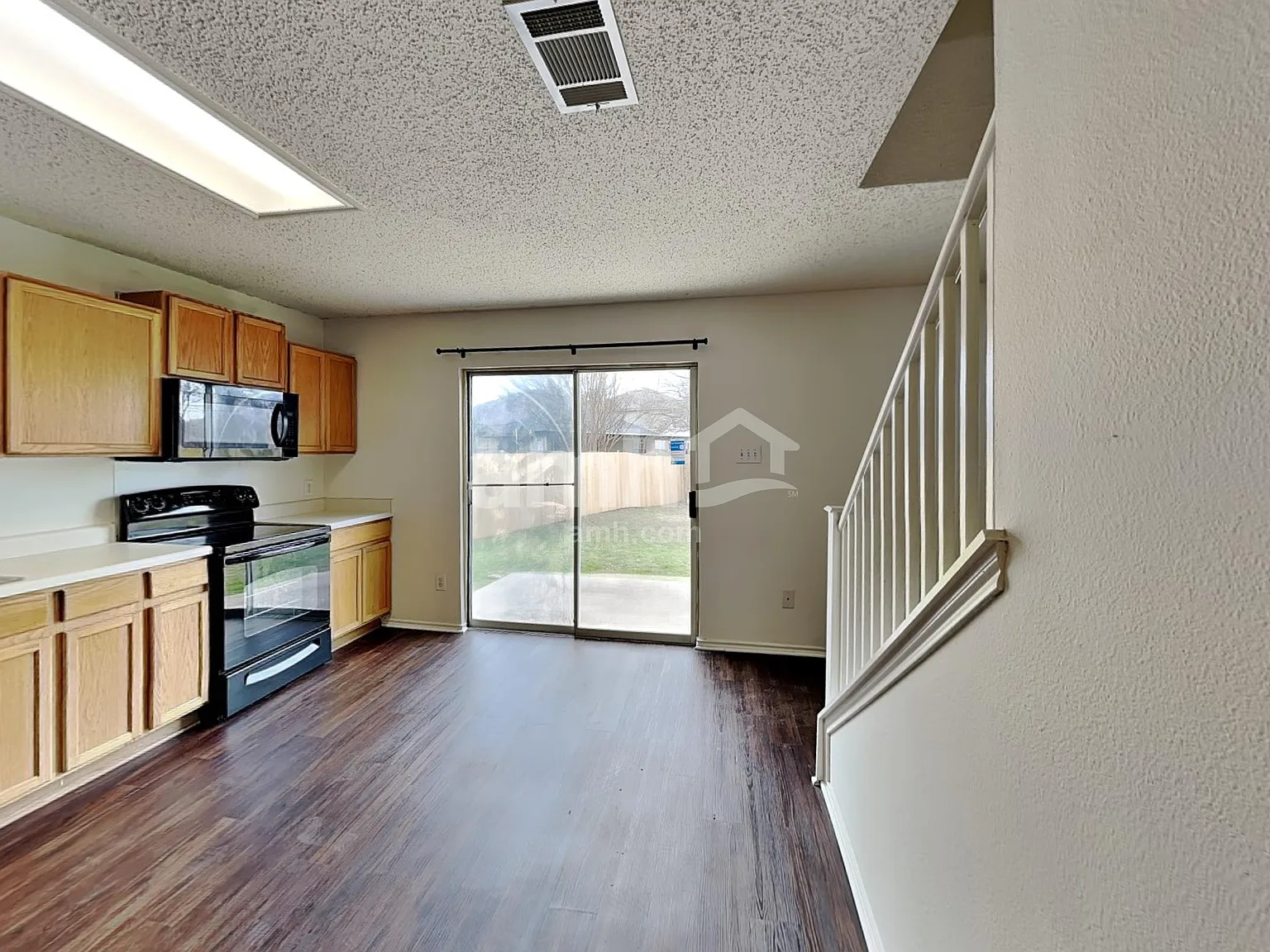 3 bed, 2.5 bath, 1752 sqft, $2,020 — Photo 4