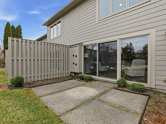 5th image of 610 Peninsula Ct