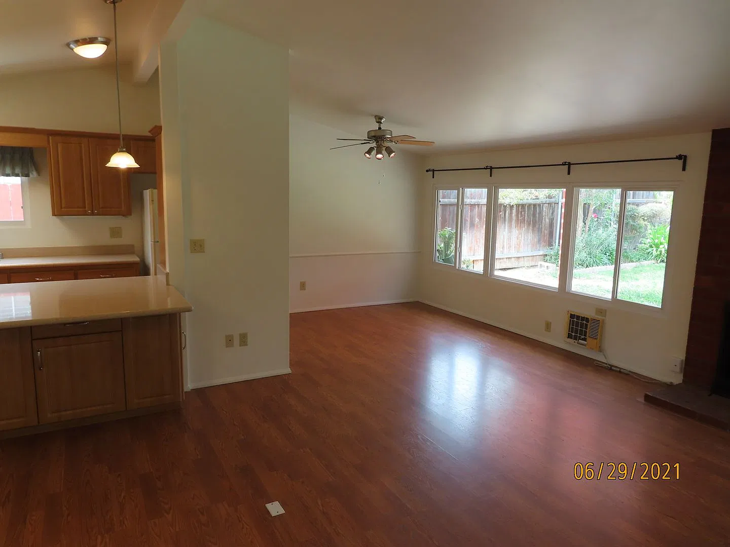 Three bedroom house in Serra Mesa area of San Diego — Photo 4