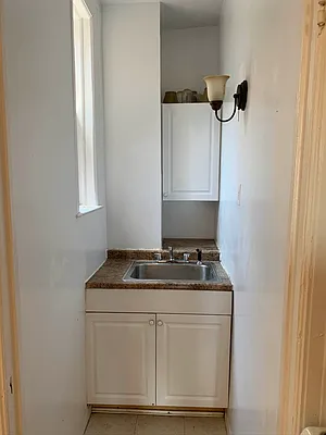 Rented by Leslie J. Garfield | media 18