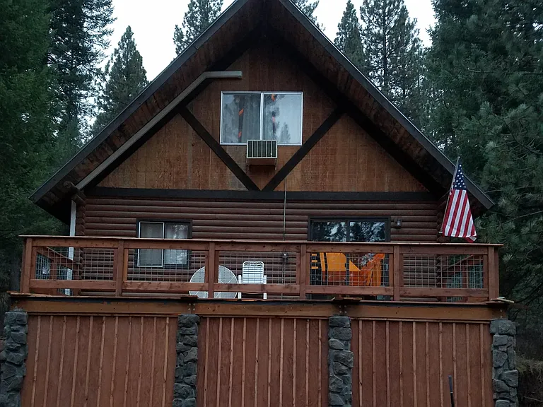 174 Holiday Dr — Photo 1