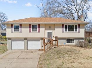 3204 NE 53rd St, Kansas City, MO 64119