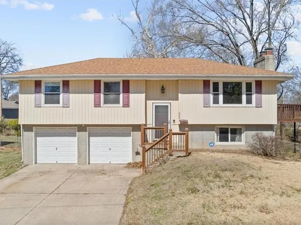 3204 NE 53rd St, Kansas City, MO 64119