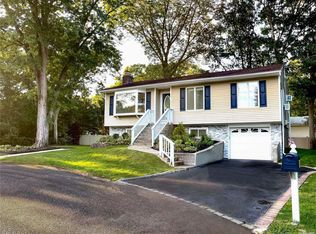 25 Spruce St, Centereach, NY 11720