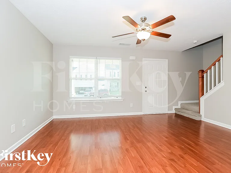 2116 Preserve Cir — Photo 2