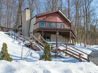 25 Red Oaks Mill Rd, Poughkeepsie, NY 12603