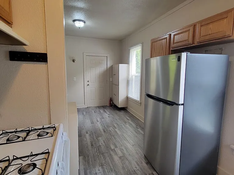 1290 Retsil Rd E — Photo 12