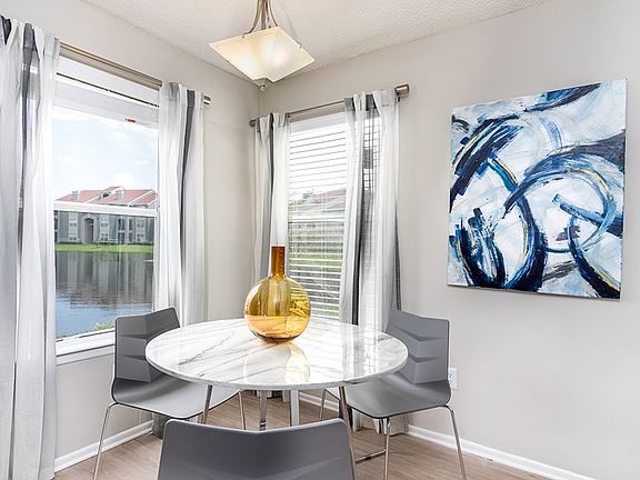 Modern Dining Room - Vantage on Hillsborough Apartments