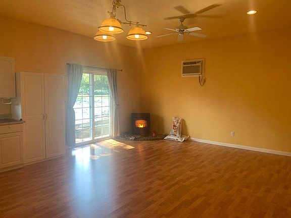 4th image of 1875 Pear Blossom Ln #B