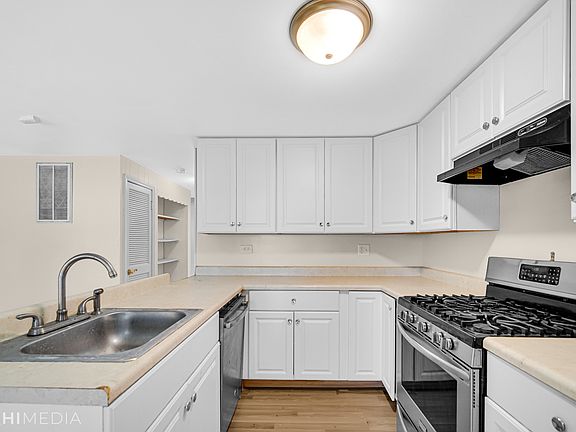 5th image of 127 Bellevue Dr